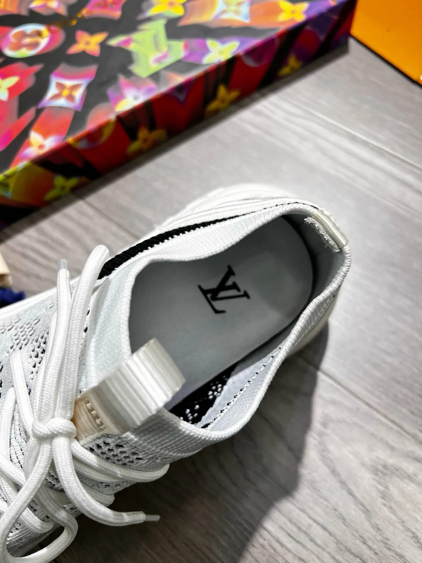 Ex-factory price: 460💰◾️▫️Lv~ Brand new low-cut men’s socks and shoes👟, made of special elastic knitted fabric consistent with the high-end original version, thickened and thickened to ensure multi-season practicality and wrinkle resistance, and will never deform or become loose after repeated stretching! It feels light and comfortable on your feet! Four colors available, Size: 38-45 (45 is custom-made and cannot be returned or exchanged)